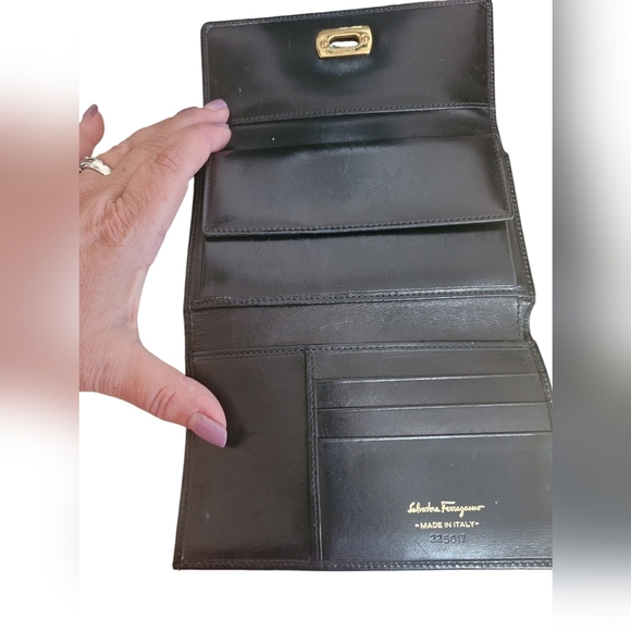 Salvatore Ferragamo Black Gancini Logo Plaque Calf Leather Wallet Medium Size - Picture 5 of 7